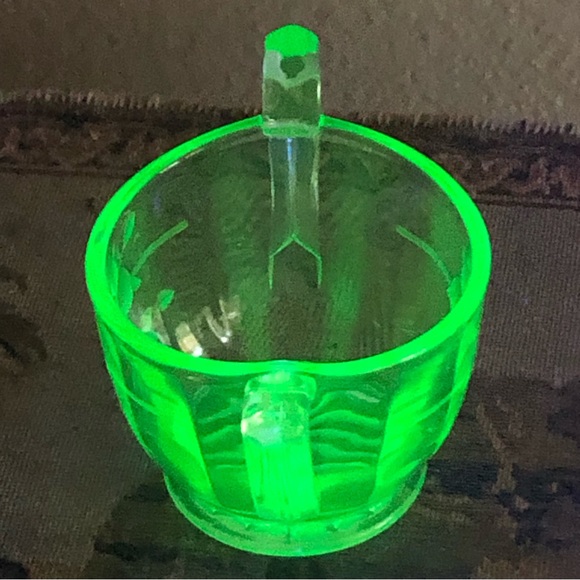Vintage Vaseline Or Uranium Sugar Bowl Depression Glass - Picture 2 of 10